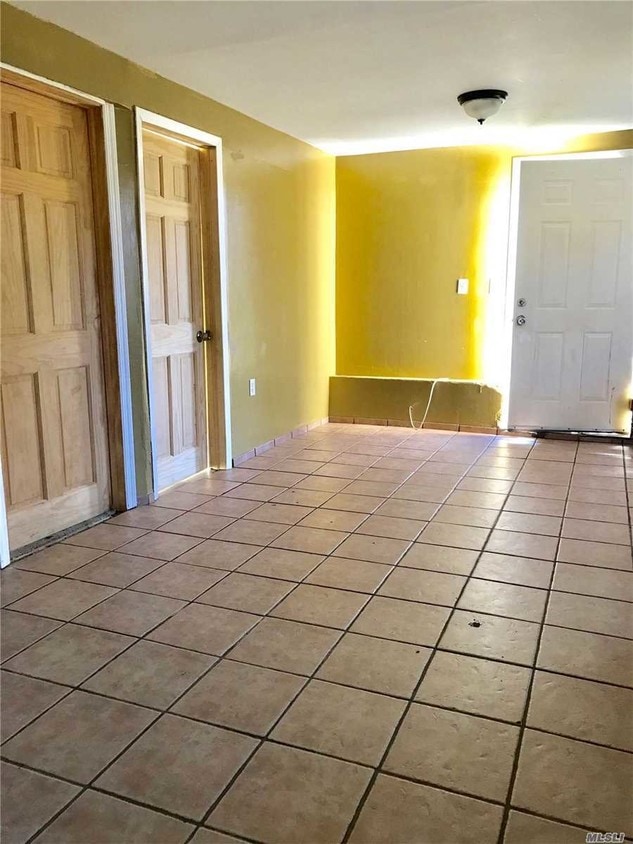 462 Mayflower Ave, Brentwood, NY 11717 Apartment for Rent in