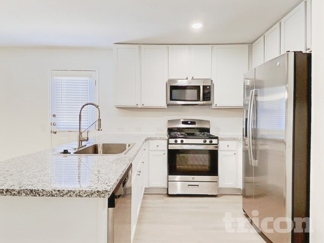 Foto del edificio - 5711 Raven Pl