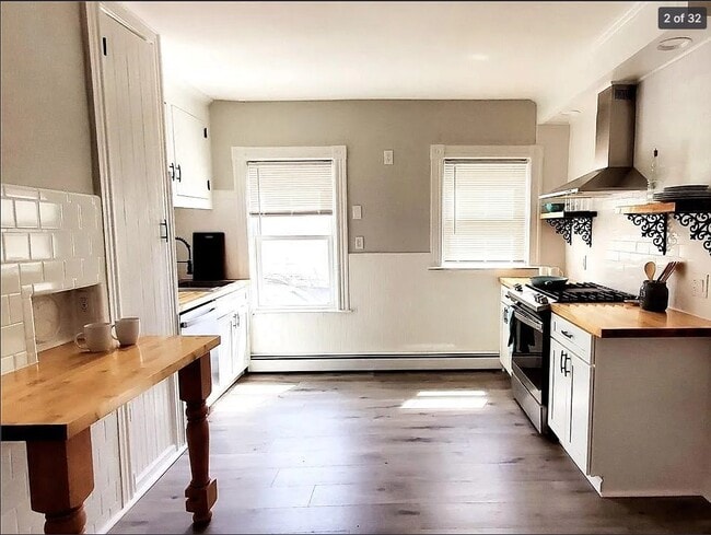 Building Photo - 1129 Main St