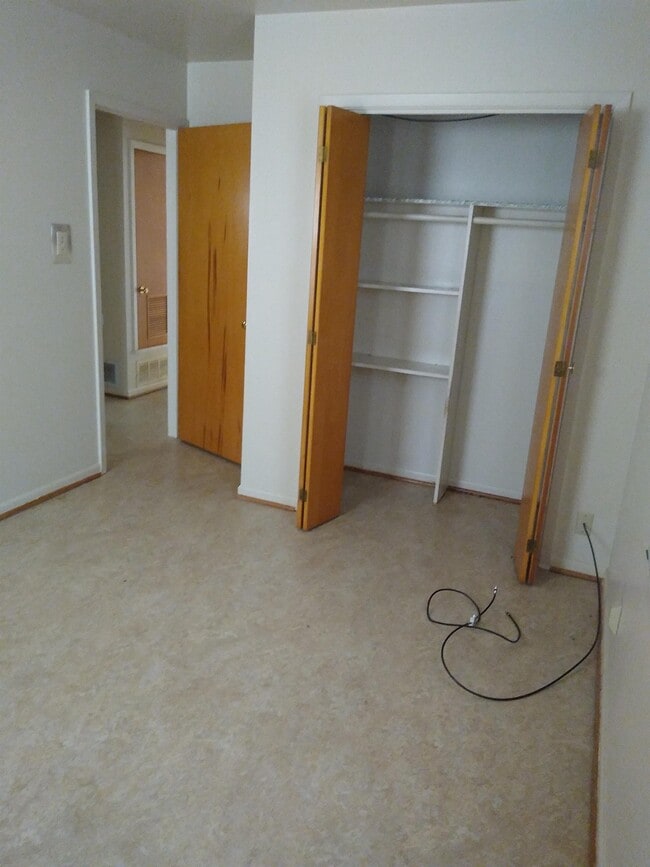 Building Photo - 907 Leonhard St