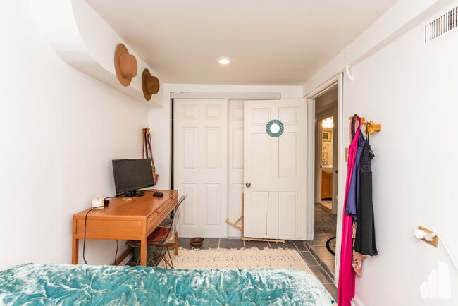 Foto del edificio - 2005 W Race Ave