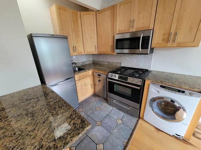 Foto principal - 3 bedroom in Long Island City NY 11102