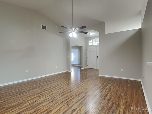 Building Photo - 415 Carriage Crossing Cir