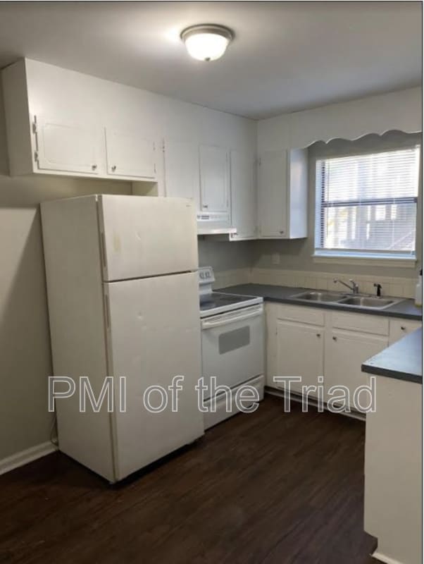 Building Photo - 1600 Oak Croft St