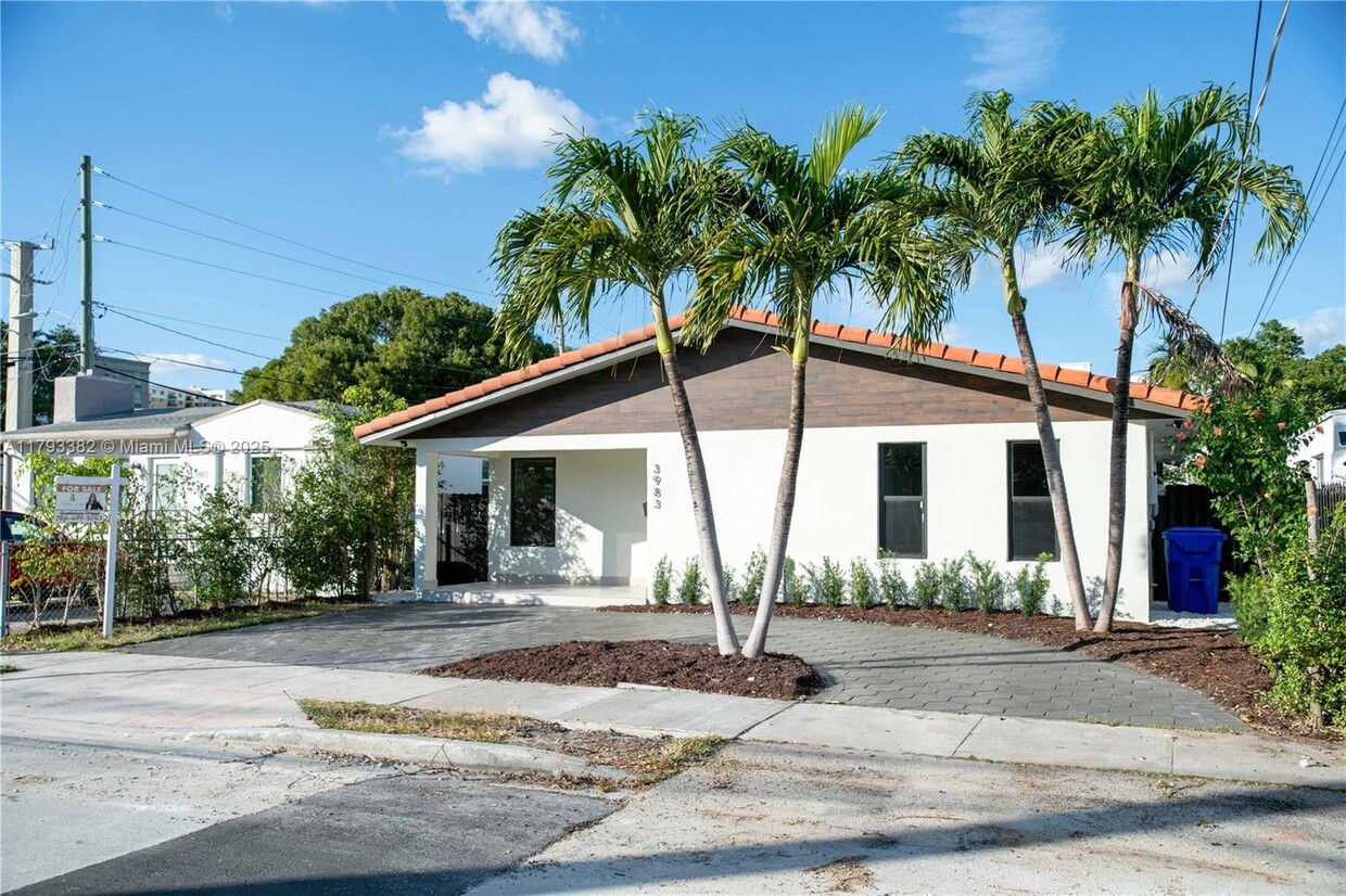 Foto principal - 3983 SW 2nd St