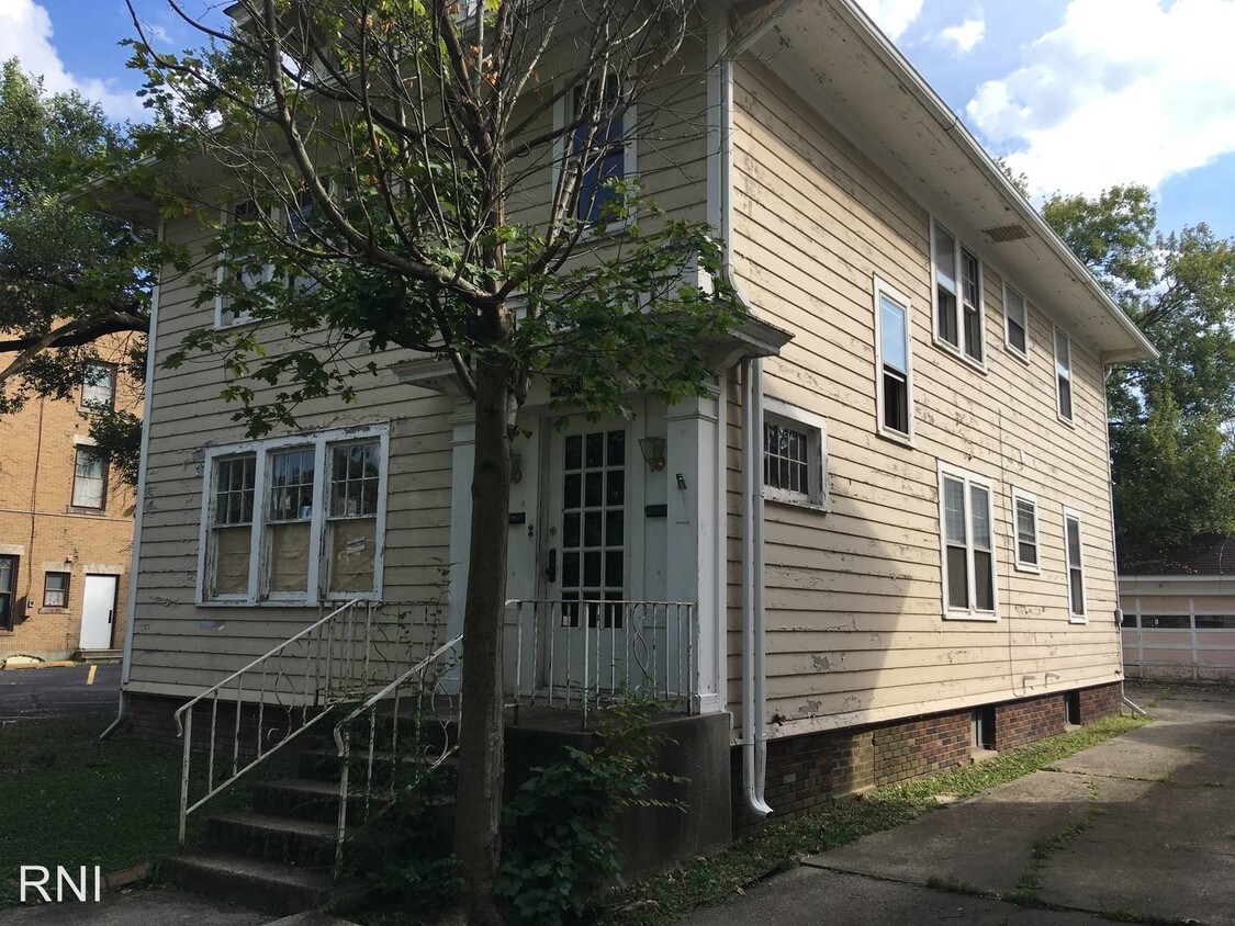 Primary Photo - 723 Nuttman Ave
