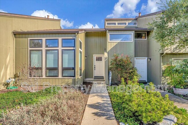 Foto del edificio - 2703 Subec Ln