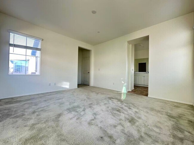 Foto del edificio - 4 BEDROOM HOME FOR LEASING IN Chino