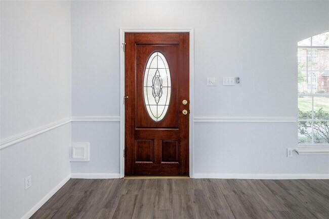 Building Photo - 1241 El Camino Village Dr