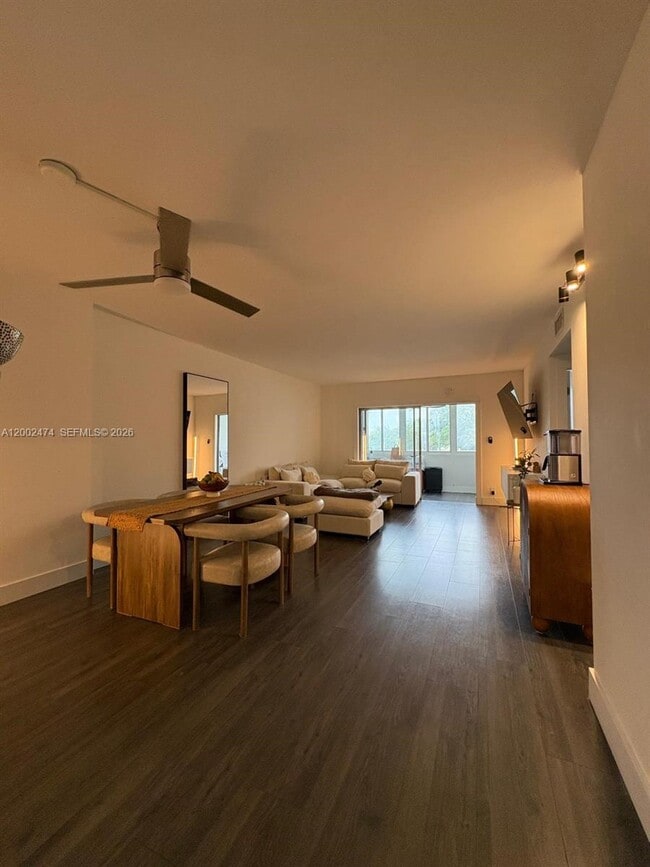 Building Photo - 4200 Hillcrest Dr