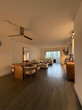 Building Photo - 4200 Hillcrest Dr