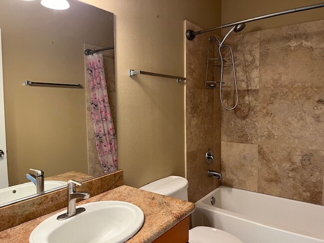 Building Photo - Terrific 2 bedroom Condo