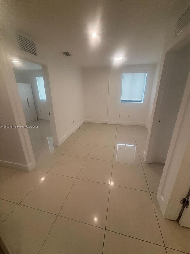 Foto del edificio - 821 SW 18th Ave