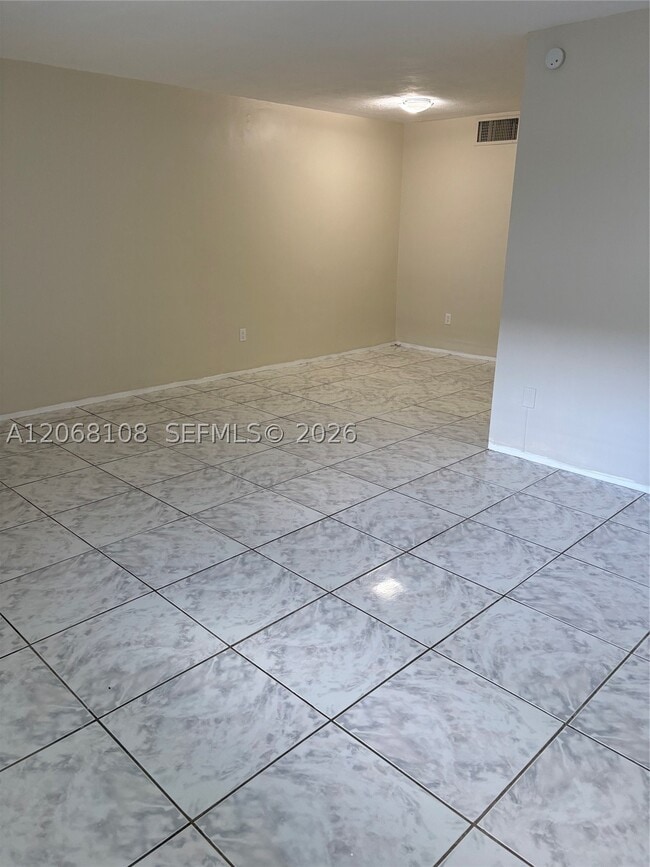Building Photo - 16215 NE 18th Ct