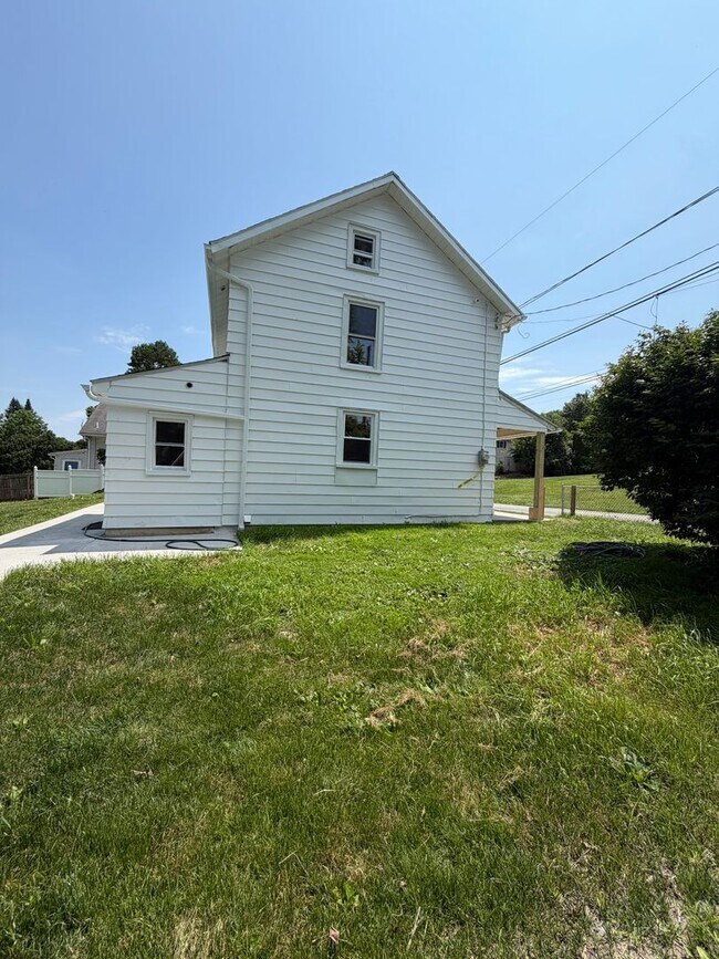 Building Photo - 3777-3783-3783 Huckleberry Rd