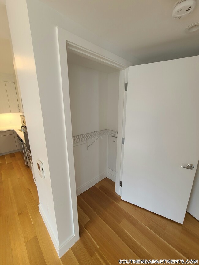 Building Photo - 150 Camden St