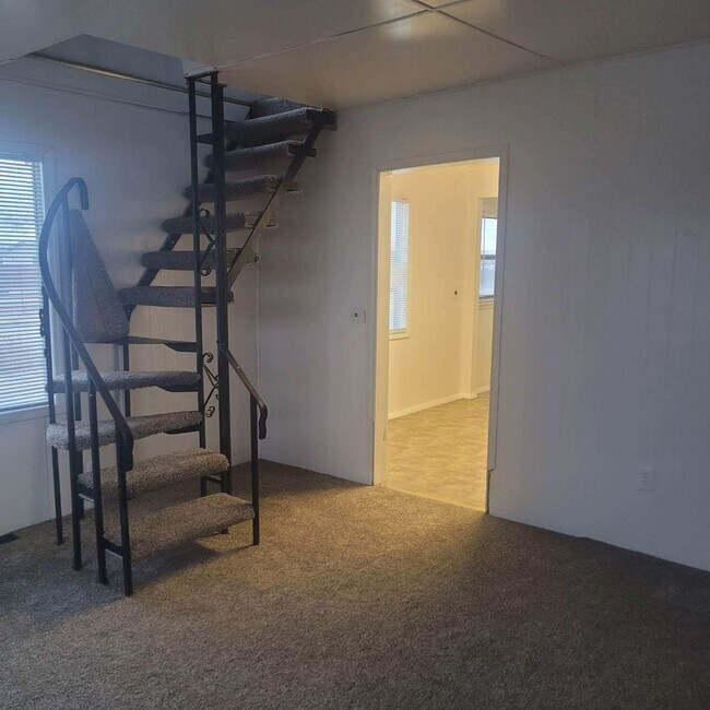 Building Photo - 3 bed 1 bath house