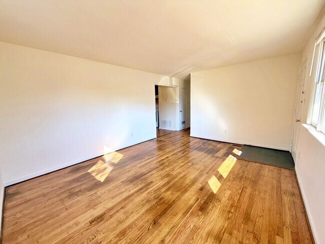 Foto del edificio - 3 Bedroom Brick Rancher in North Chesterfield