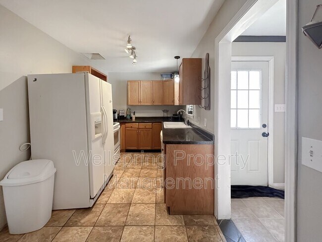 Building Photo - 245 N Alvord St