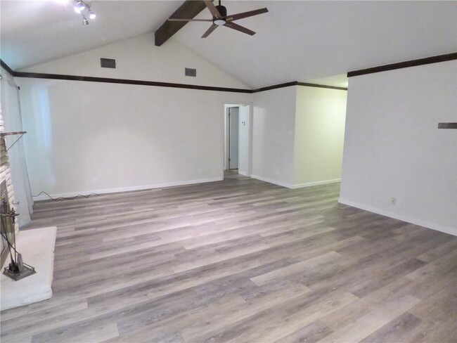 Building Photo - 1441 S Meadows Dr