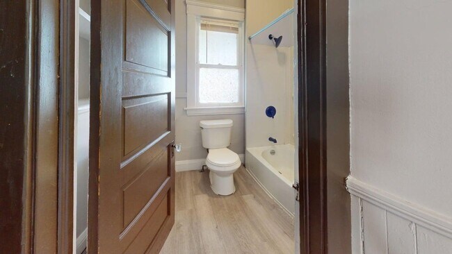 Building Photo - 800 E 157th St