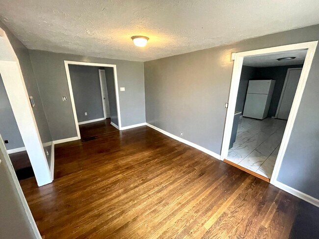 Foto del edificio - Beautiful 3 Bedroom 2 Bathroom Home with G...