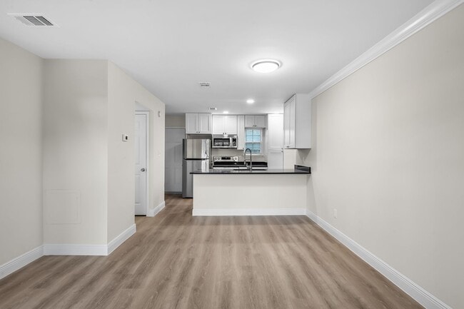 Building Photo - Crown Molding & Granite Kitchens********* Renovated 2 Bedroom 1.5 Bath********* Beautiful Townhom...