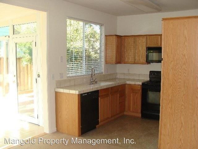 Building Photo - 2 br, 2.5 bath House - 661 Gardenia Place