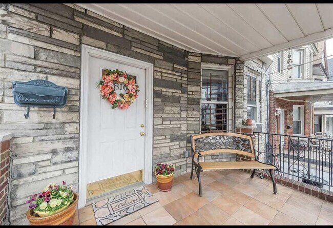 Building Photo - 816 Pavonia Ave