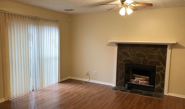 Foto del edificio - 2630 Teakwood Ln