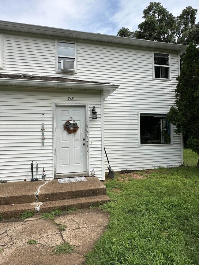 Building Photo - 818-820 Platt St