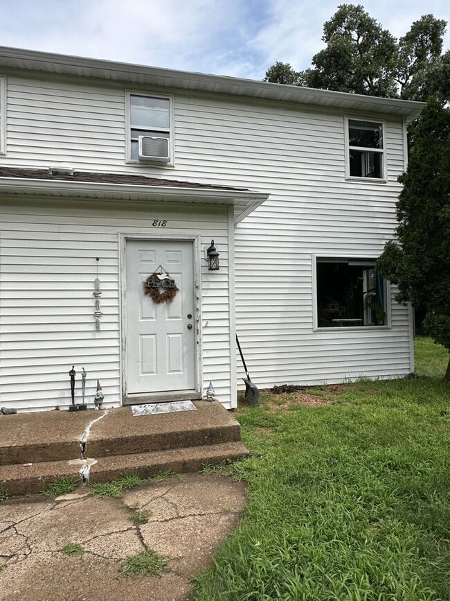 Building Photo - 818-820 Platt St