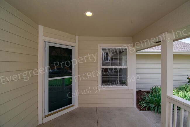 Building Photo - 4 Bedroom Single Family Home in S/E Fort C...
