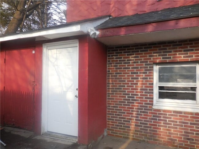 Building Photo - 14 Maurice Ln