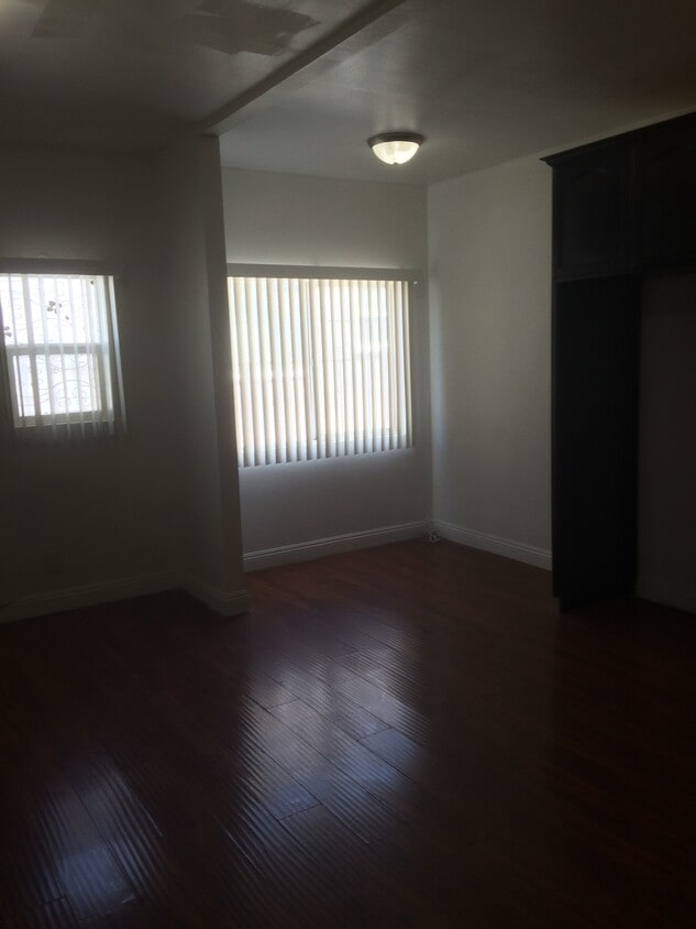 dinning area - 4726 4th Ave