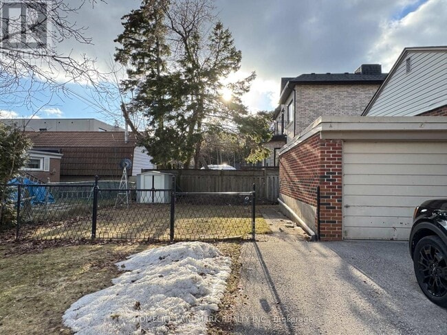 Building Photo - 28 Benfer Rd