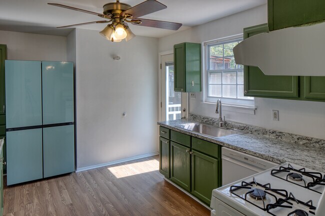 Building Photo - 28 Silverstone Cir