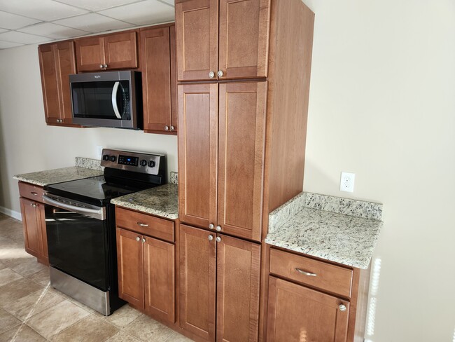 Building Photo - 103 Thornewood Dr