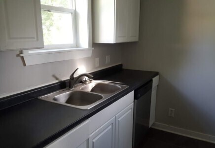 Foto del edificio - 1214 N Grand River Ave