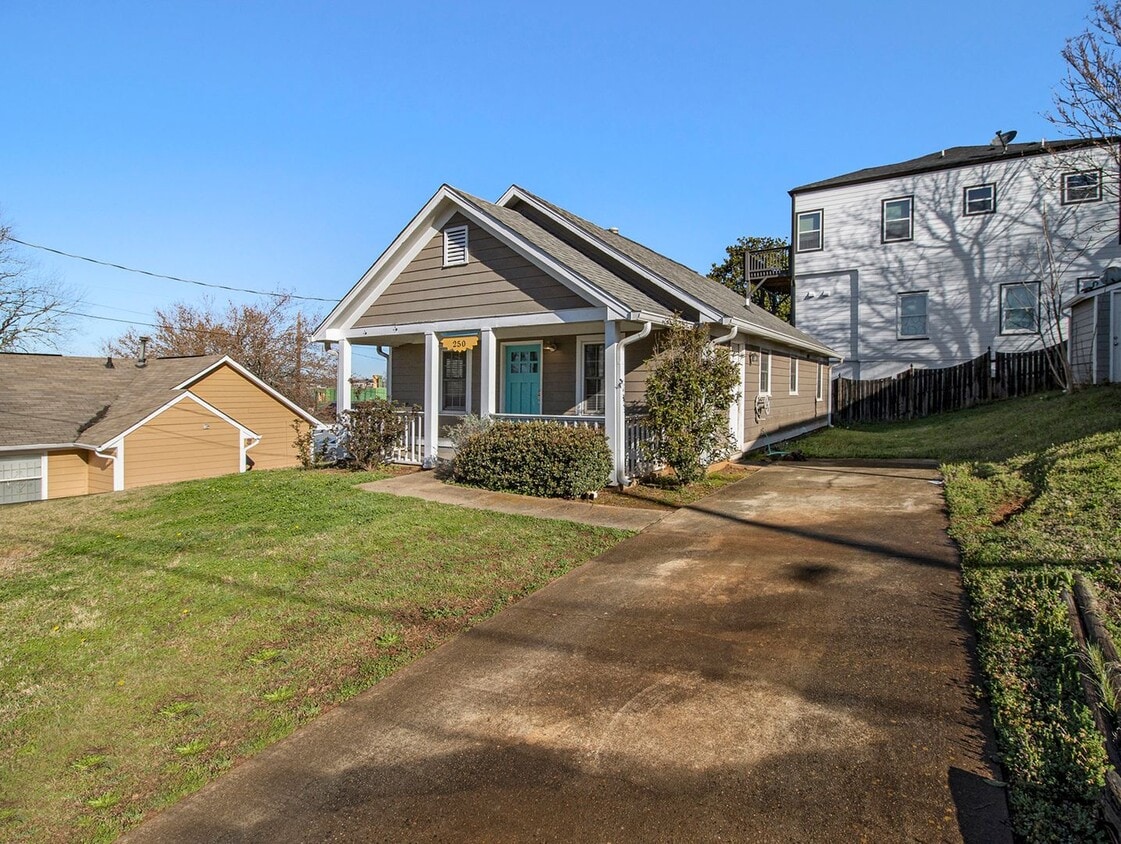 3 bdrm, 1 bath in Grant Park - 3 bdrm, 1 bath in Grant Park