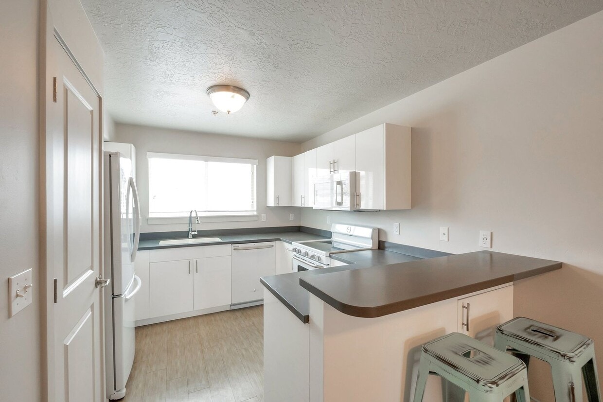 1026 N 1090 W St Unit 303, Orem, UT 84057 Condo for Rent in Orem, UT