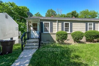 Building Photo - 901 Grayland St