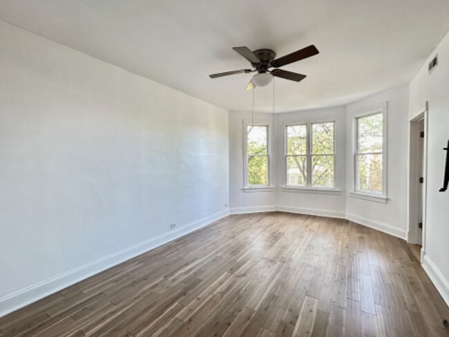 Foto del edificio - 3227 W Warner Ave
