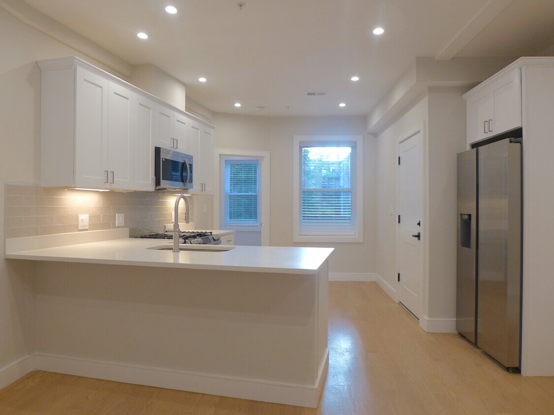 Foto principal - 165 Allston St