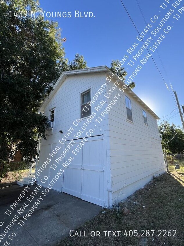 Building Photo - Remodeled one bedroom apartment