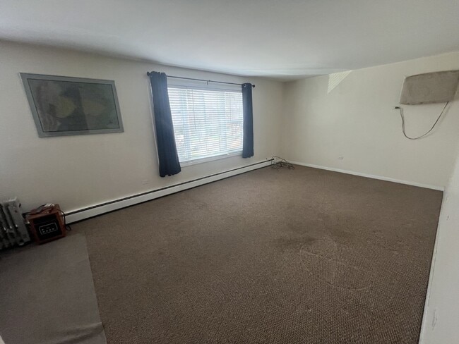 Building Photo - 5680 N Elston Ave
