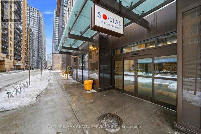 Building Photo - 100 Dalhousie St