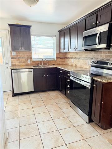 Foto del edificio - 3708 Van Ness Ln