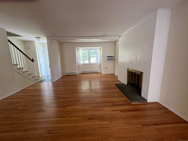 Building Photo - 1 Silvermine Manor