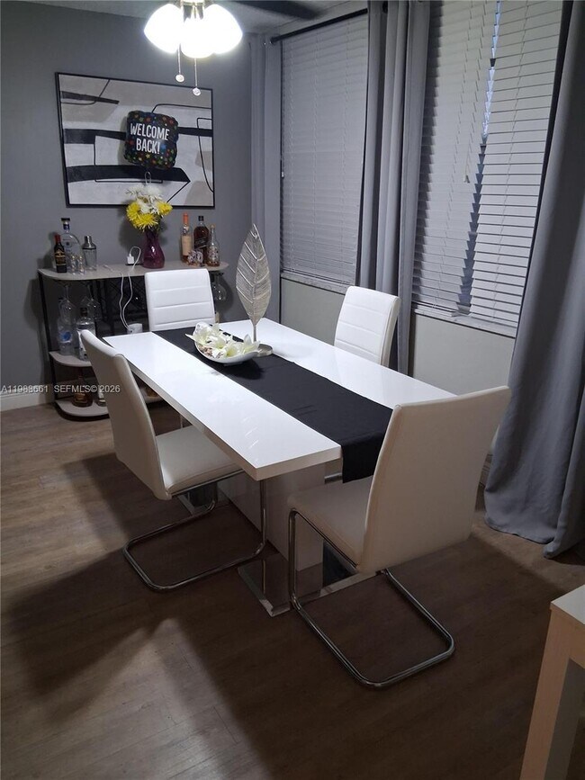 Foto del edificio - 9450 Live Oak Pl